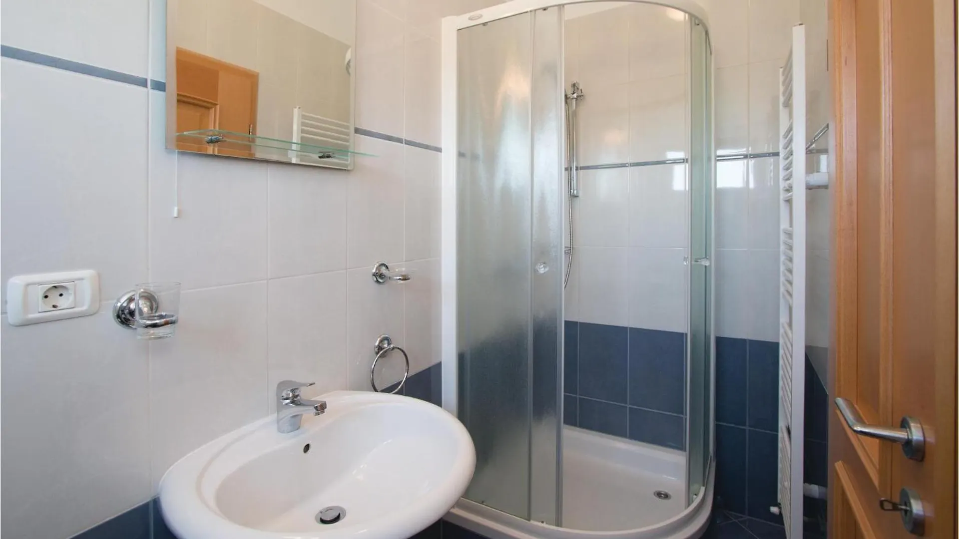 Gorgeous Home In Galizana With Wifi Vikendica