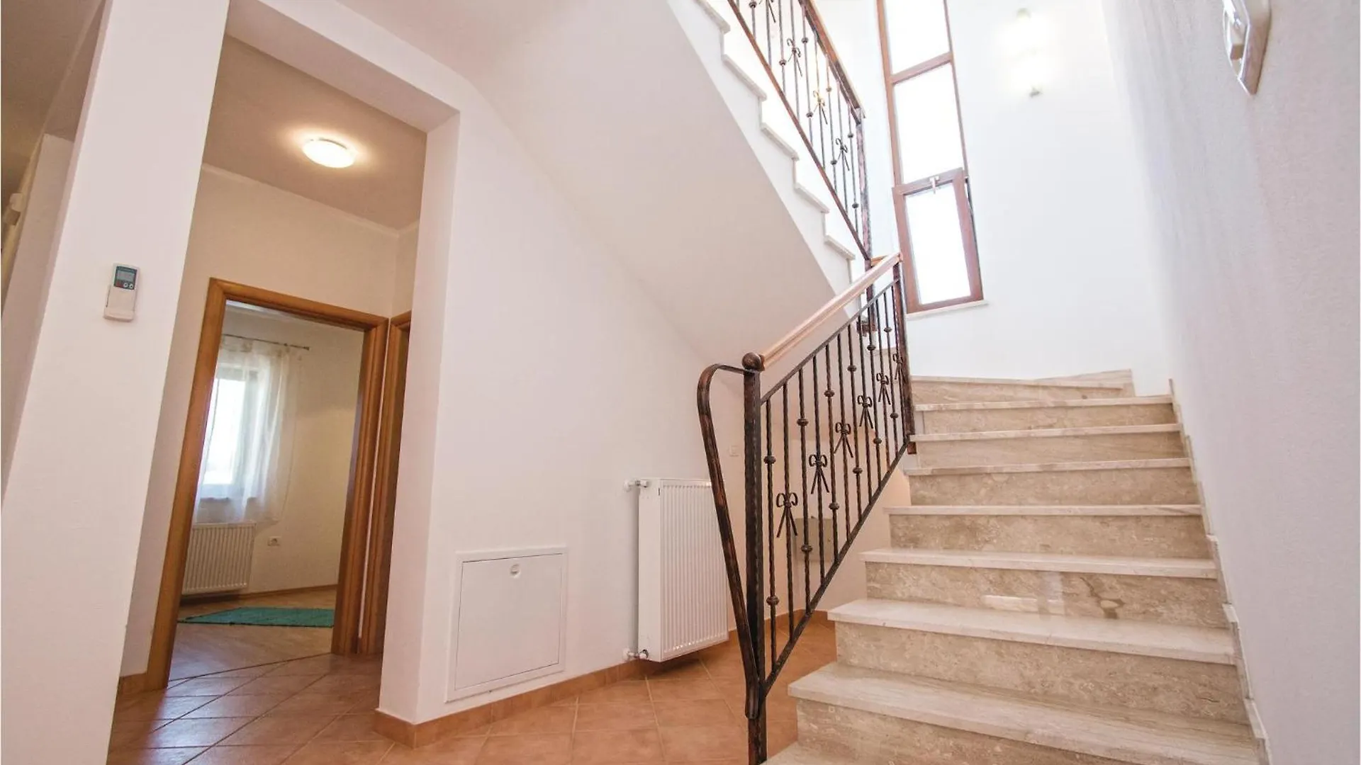 Gorgeous Home In Galizana With Wifi 0*,
