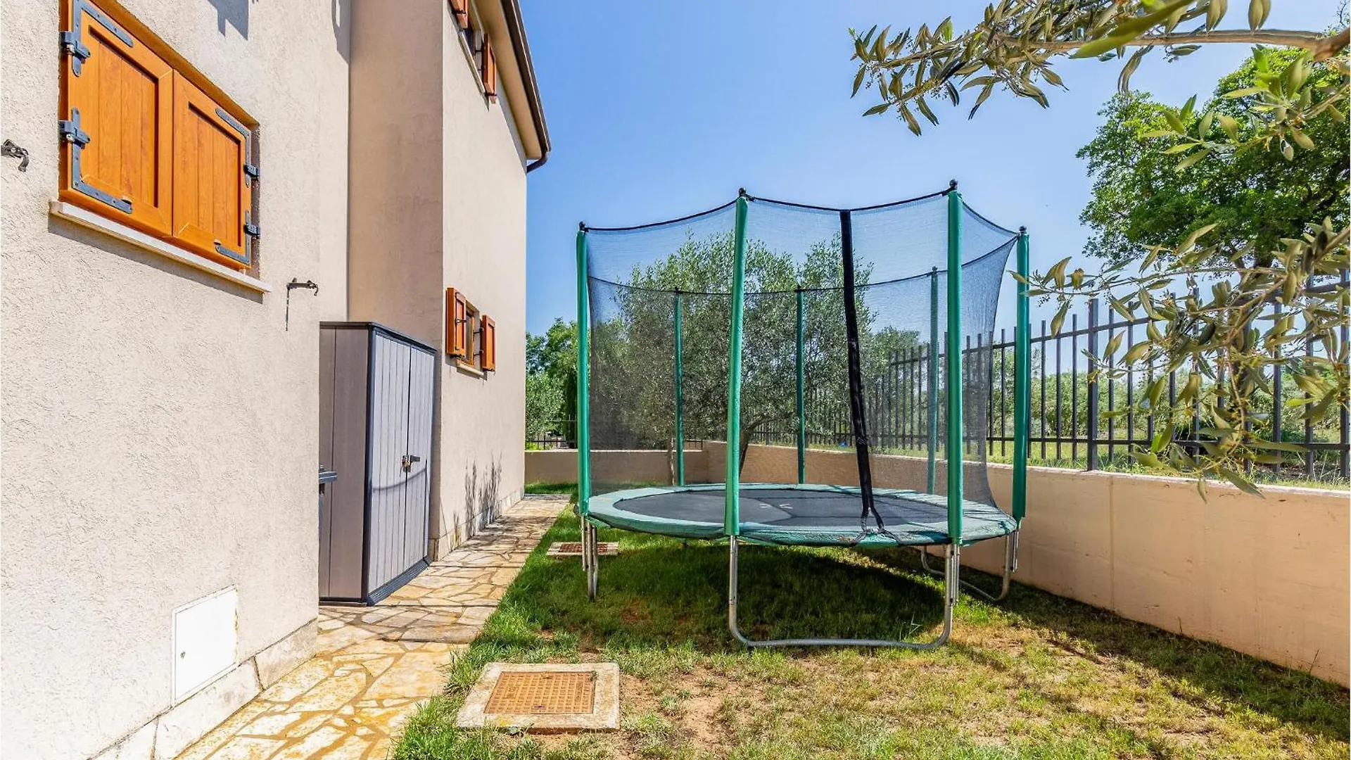 Vikendica Gorgeous Home In Galizana With Wifi