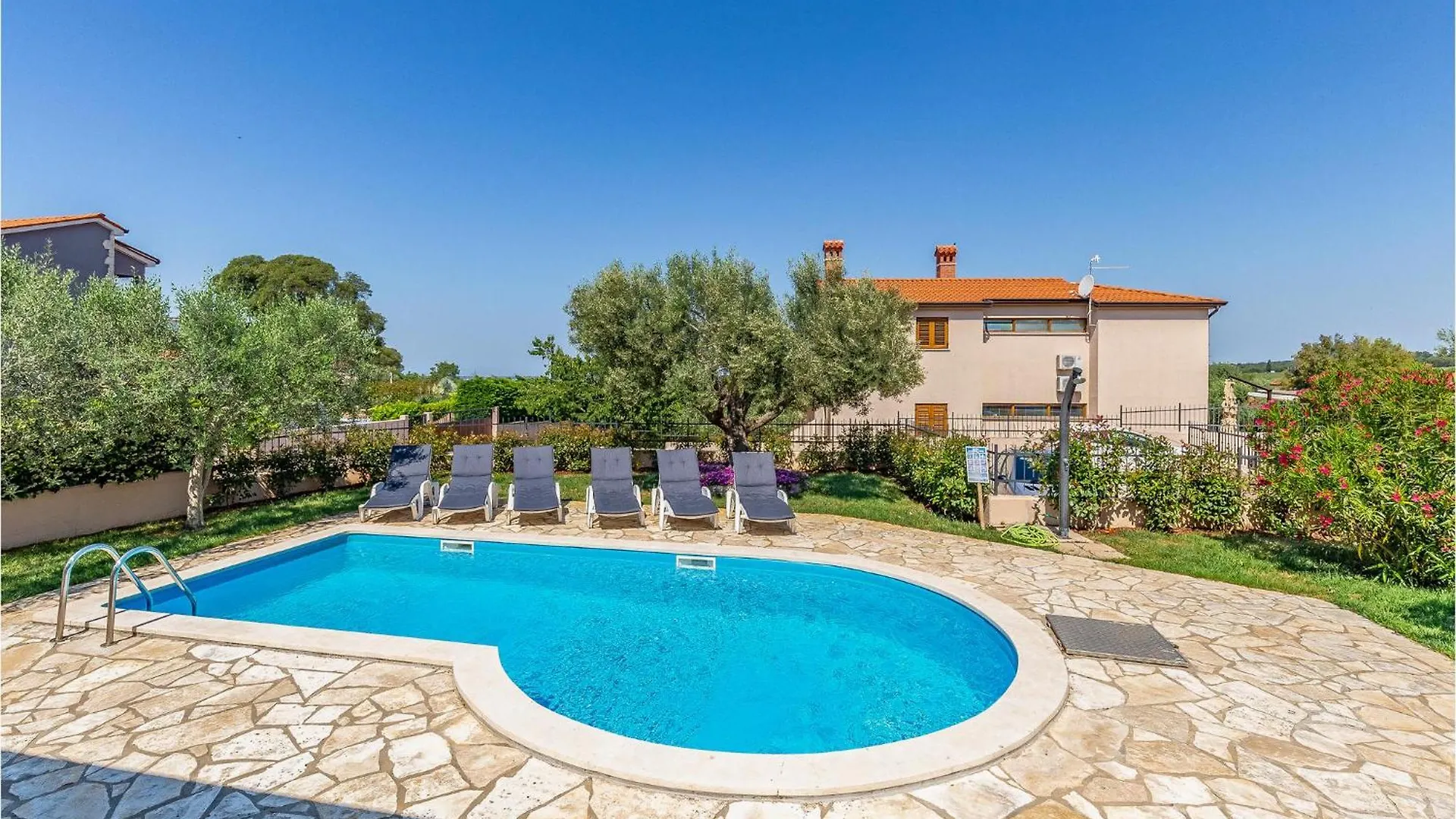 Gorgeous Home In Galizana With Wifi 0*,