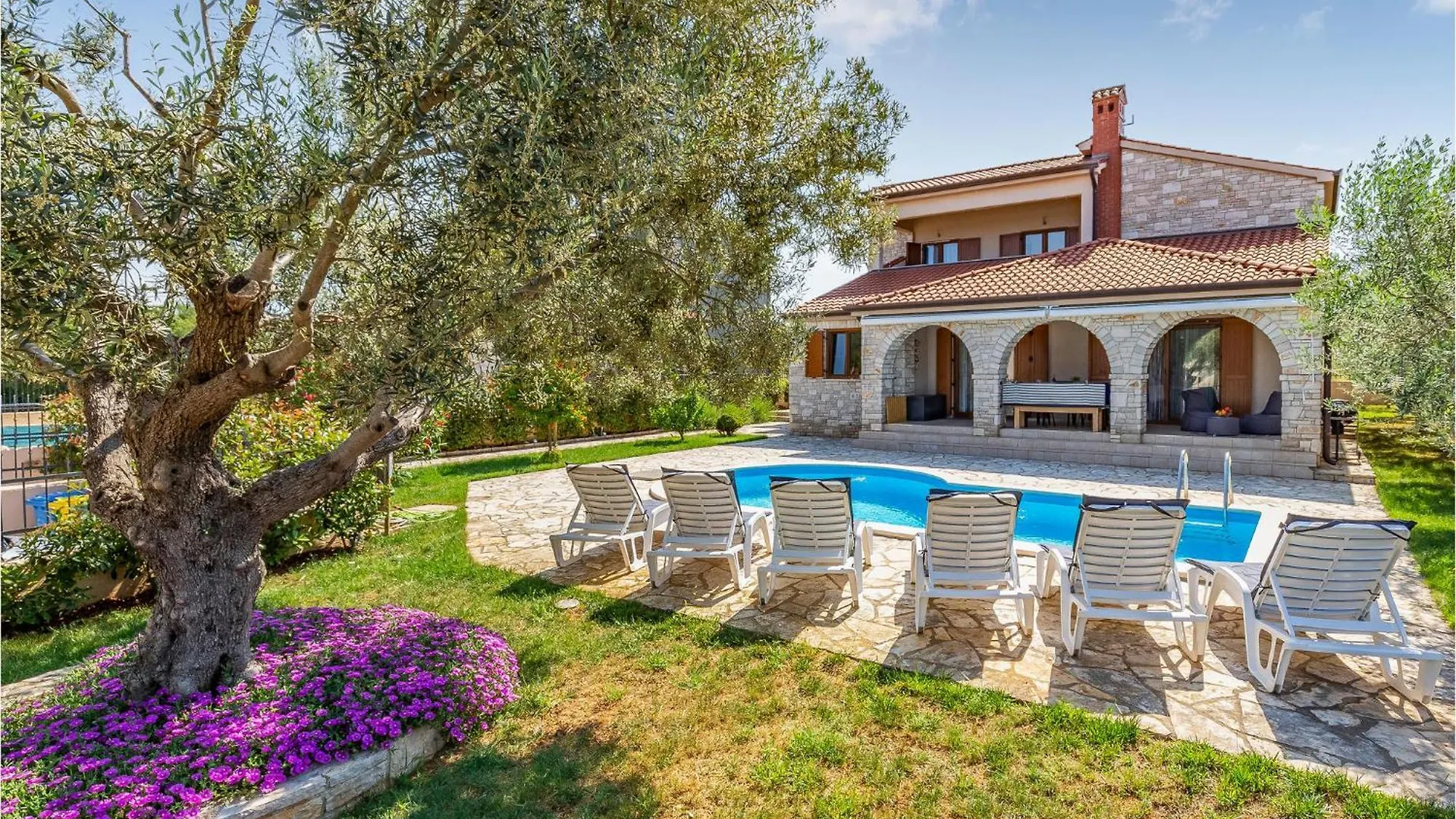 Gorgeous Home In Galizana With Wifi
