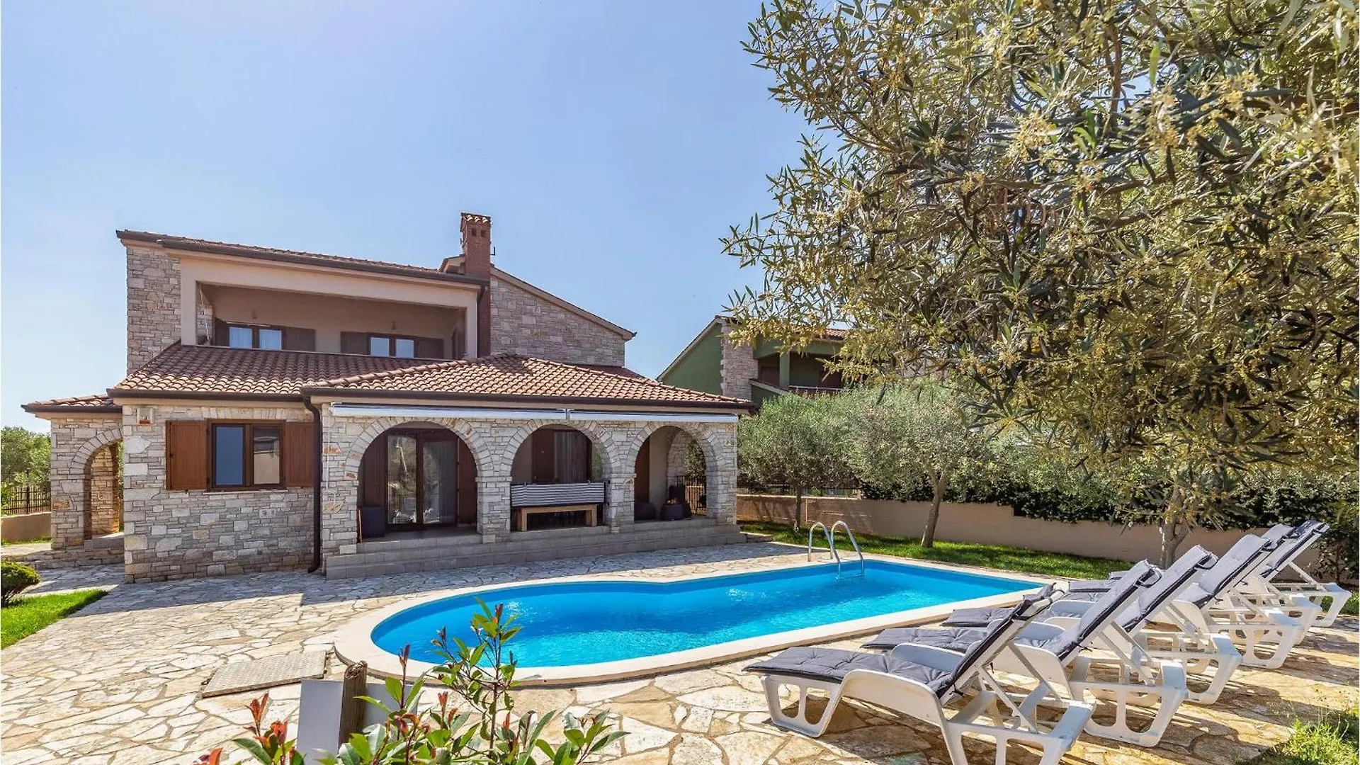 Gorgeous Home In Galizana With Wifi